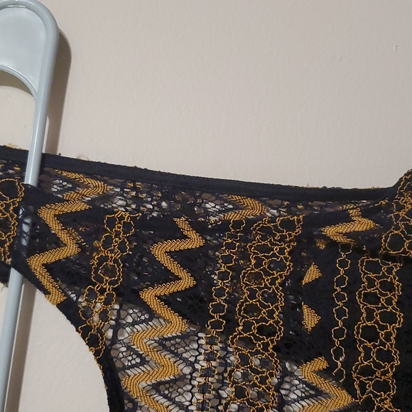 Dex black and gold patternes sleeveless dress - Picture 4 of 7